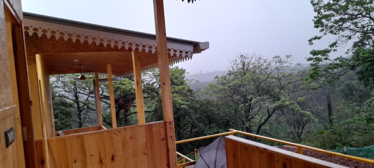 Santanas Wooden Hotel *