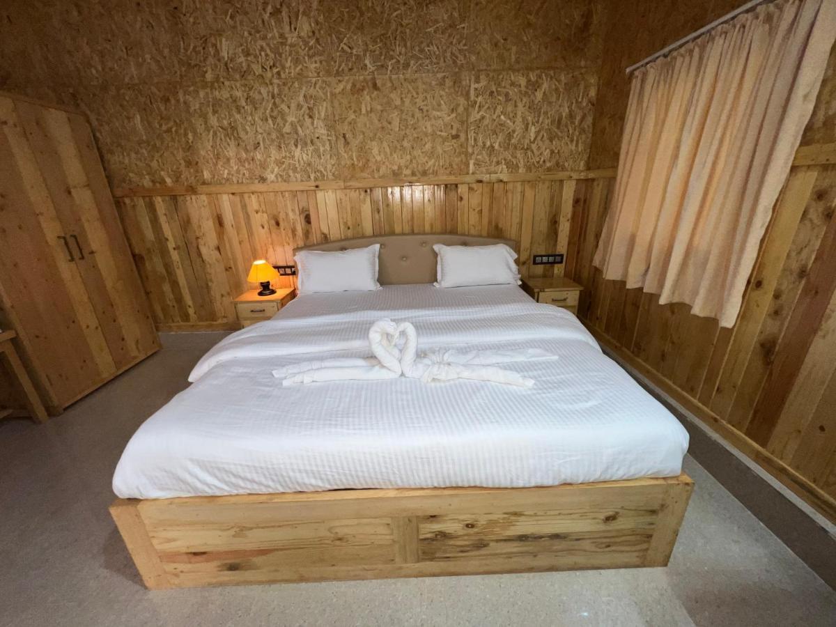 Santanas Wooden