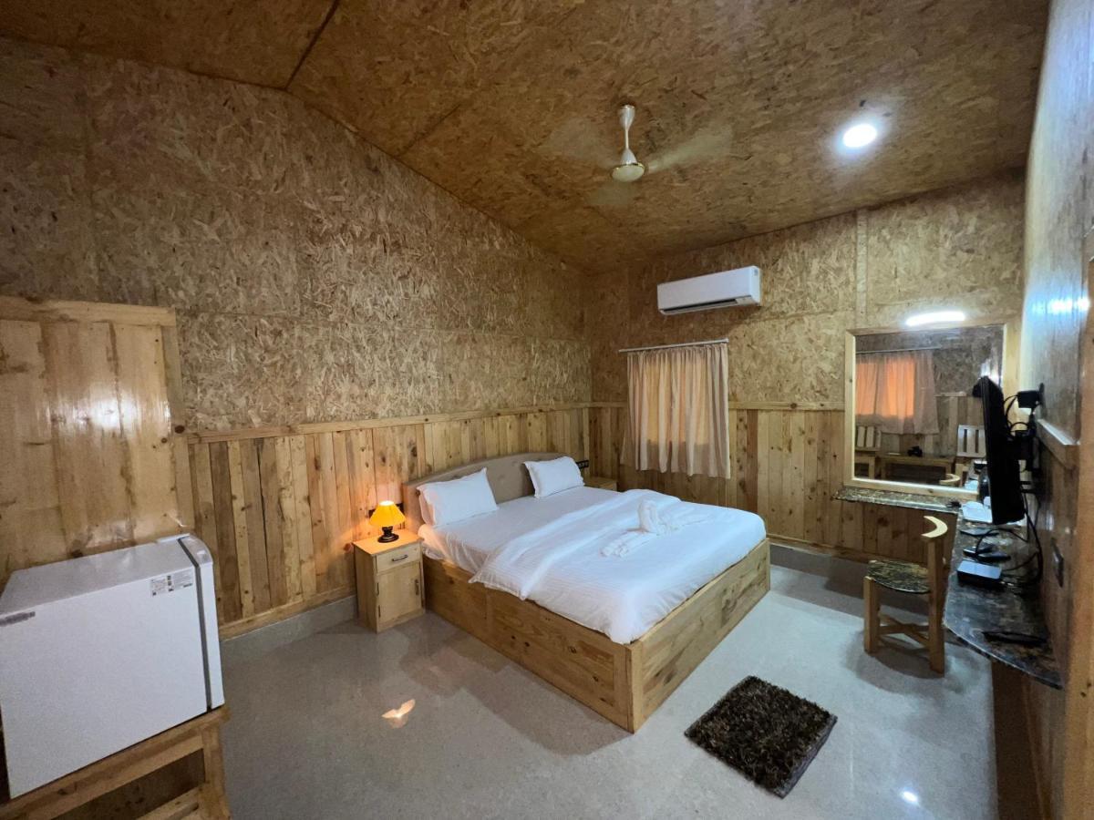 Santanas Wooden Hotel Bogmalo